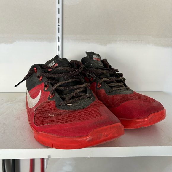 Nike Metcon 2 red black and white gym and running shoe - Picture 2 of 5
